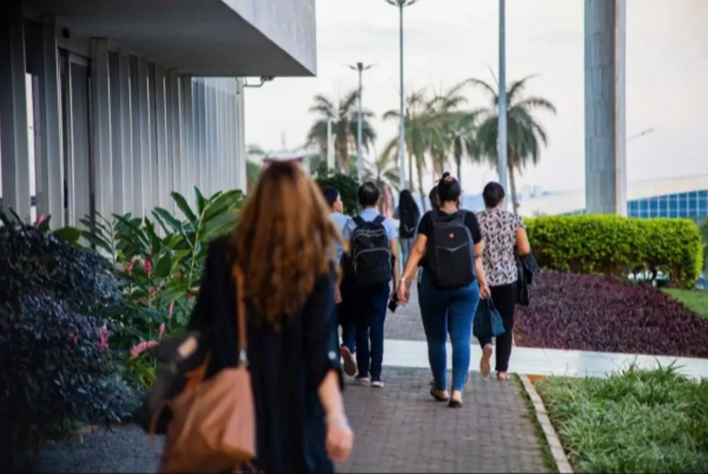 Servidores do DF terão ponto facultativo na sexta-feira (30) e emendam com feriado de Finados